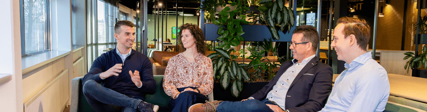 Bechtle NL colleagues sitting on a couch