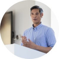 Webinar_Man-talking
